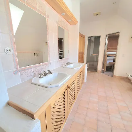 Apart-hotel Shalalaliving 3*